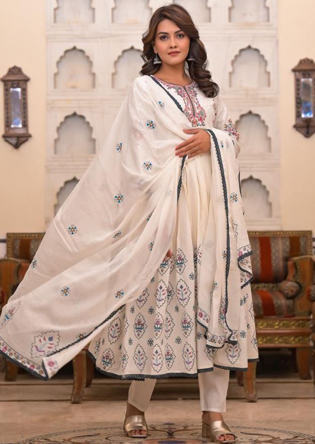 Pakistani Salwar Suit : सलवार सूट पहनना है पसंद तो जरूर ट्राई करे पाकिस्तानी सलवार सूट