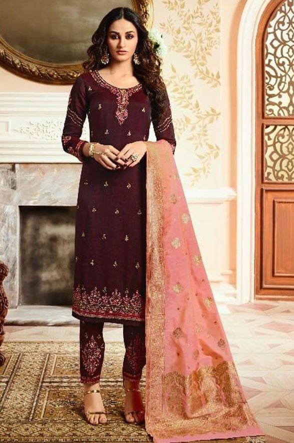 शादी समारोह में यूनिक लुक पाने के लिए Salwar Suit करे ट्राई