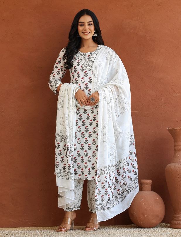 Latest Suits Design : शादी पार्टी मे सबकी निगाहें आप टिकी रह जाएंगी जब पहन जाएंगी ये डिज़ाइनर सूट