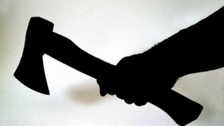 Crime News : खाना टाइम से न मिलने पर गुस्साए पति ने पत्नी की कुल्हारी से कर दी हत्या