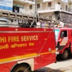 दिल्ली के एक अस्पताल में लगी भीषण आग, आग पर काबू पाने के लिए दमकल की 5 गाड़ियां जुटी