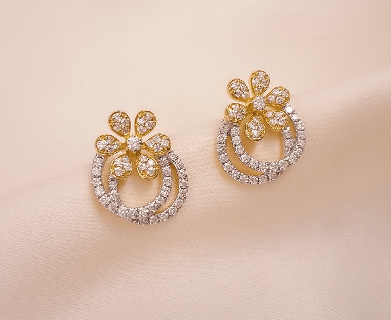 Diamond Earrings के लेटेस्ट डिजाइन आपको देंगे रॉयल लुक