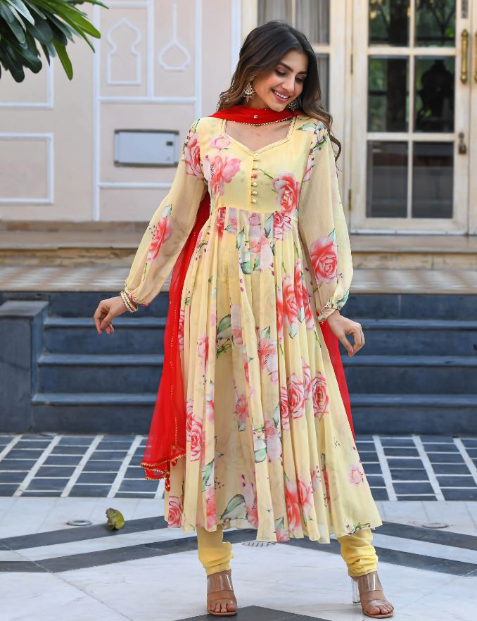 शादी समारोह में यूनिक लुक पाने के लिए Salwar Suit करे ट्राई