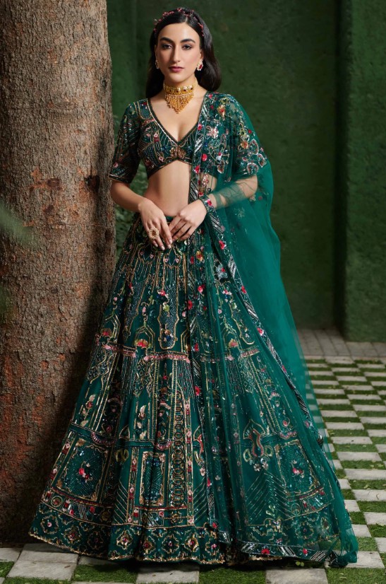 Party Wear Lehnga : अपनी खूबसूरती से महफ़िल लूटना चाहती है तो ट्राई करे ये लहंगे