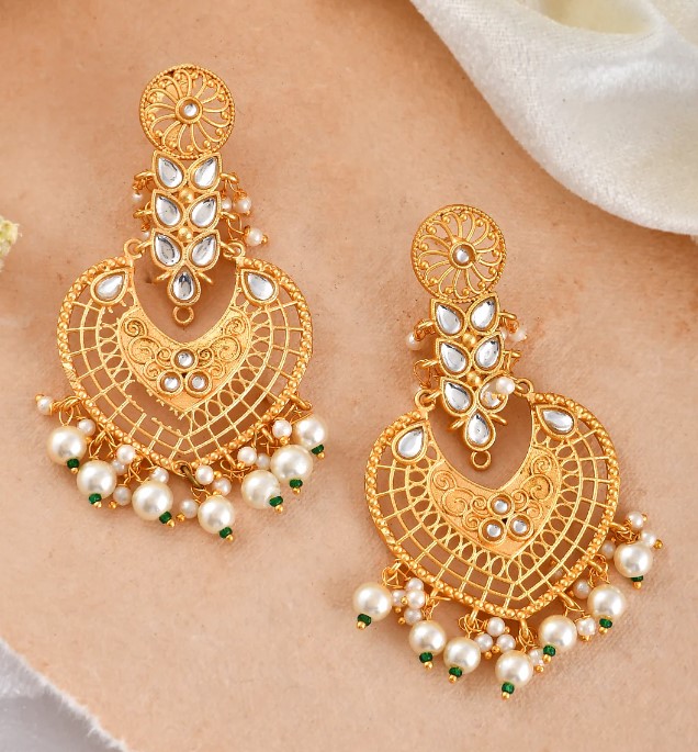 Earrings Design : खूबसूरत और  एलिगेंट दिखने के लिए इन ईयररिंग्स को करे ट्राई