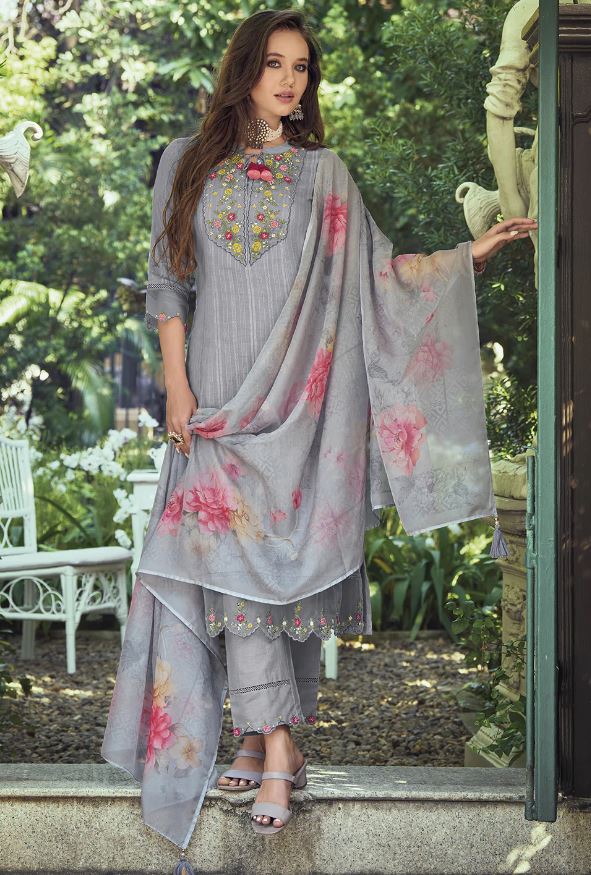Latest Suits Design : शादी पार्टी मे सबकी निगाहें आप टिकी रह जाएंगी जब पहन जाएंगी ये डिज़ाइनर सूट