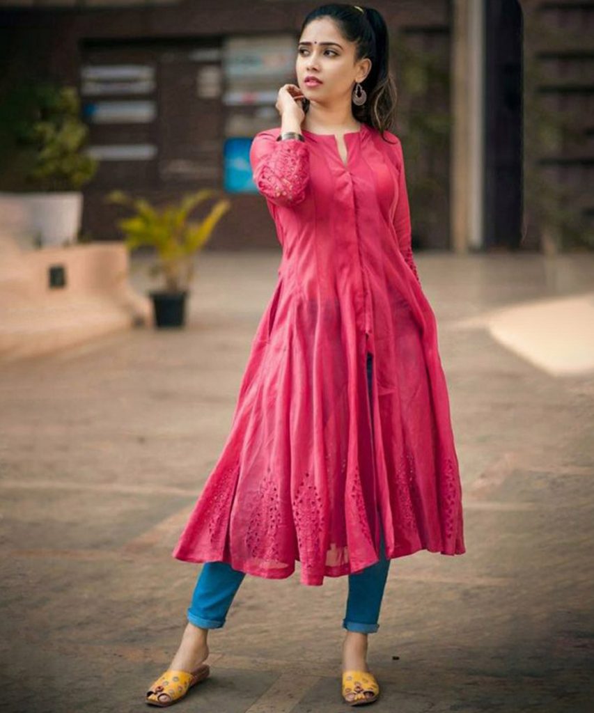 Kurti Styling Tips : कुर्ती को इस तरह से करे स्टाइल, दिखेंगी खूबसूरत
