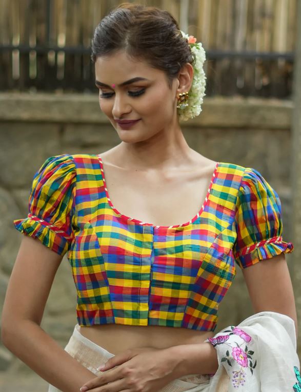 साड़ी के साथ पहनने के लिए ब्लाउज़ के 5 बेहतरीन डिज़ाइन