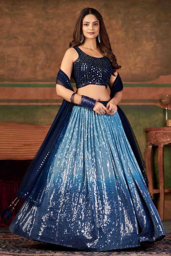 शादियों मे नया और डिफरेंट लुक पाने के लिए ट्राई करे Lehenga Suit, देखे डिज़ाइन