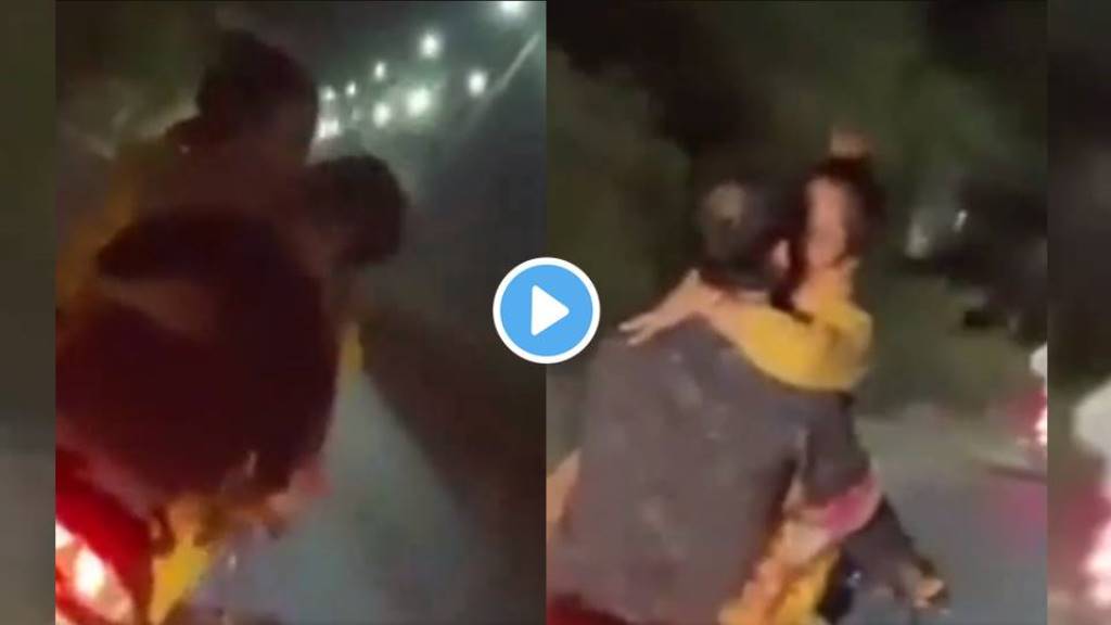 अश्लीलता की हदे पार ! हाईवे पर चलती बाइक पर रोमांस करते कपल का विडियो वायरल, देखे विडियो