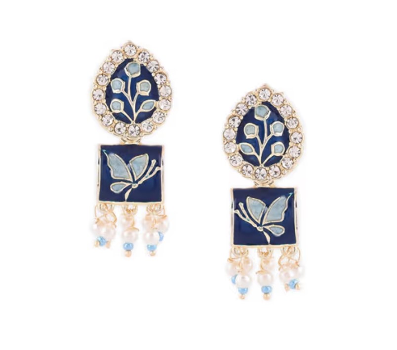 Earrings Design : इंडो-वेस्टर्न आउटफिट के साथ स्टाइल करें ये आकर्षक इयररिंग्स, दिखेंगी बहुत प्यारी