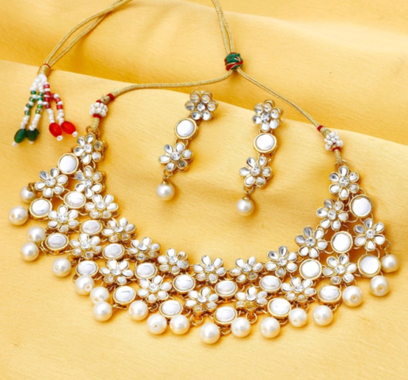 Kundan Necklace Designs : नेकलेस पहनना है पसंद तो जरुर ट्राई करे कुंदन नेकलेस, आपको देंगे रॉयल लुक