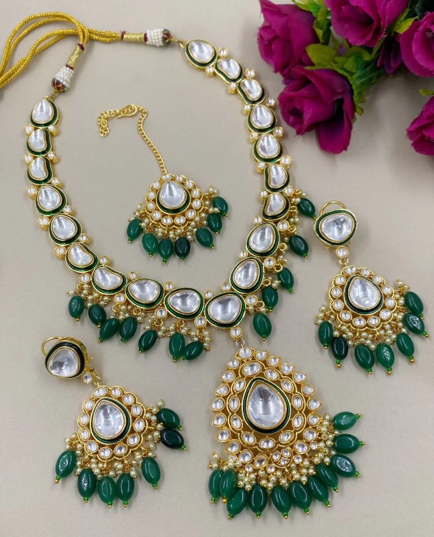 Kundan Necklace Designs : नेकलेस पहनना है पसंद तो जरुर ट्राई करे कुंदन नेकलेस, आपको देंगे रॉयल लुक