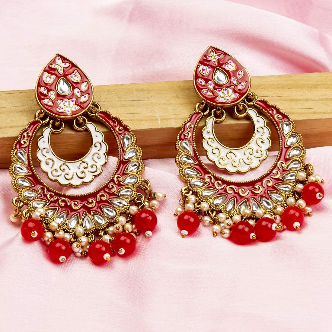 Earrings Design : इंडो-वेस्टर्न आउटफिट के साथ स्टाइल करें ये आकर्षक इयररिंग्स, दिखेंगी बहुत प्यारी