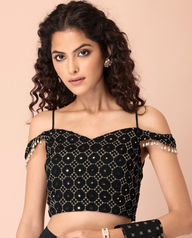Blouse Design : प्लेन साड़ी के साथ इन ब्लाउज को करे ट्राई, देंगे ग्लैम लुक