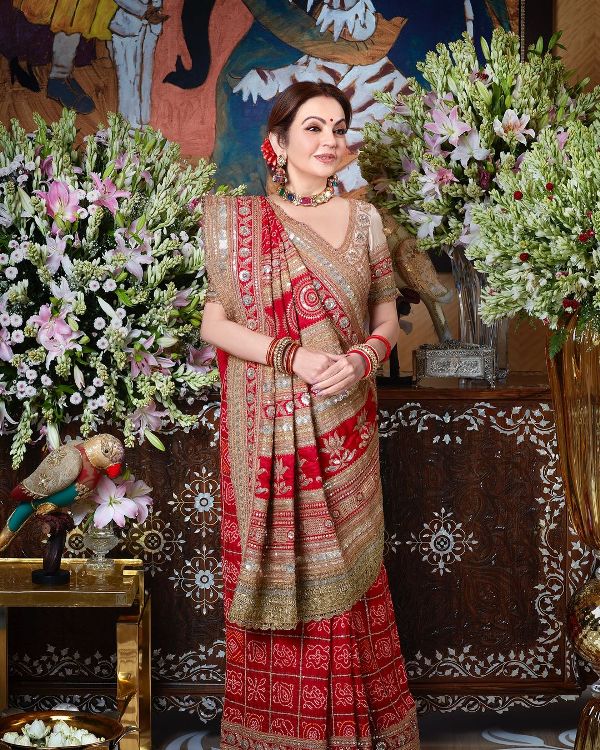 नीता अंबानी ने पहनीं लाल Gharchola saree, देखिए तस्वीरें Gharchola saree