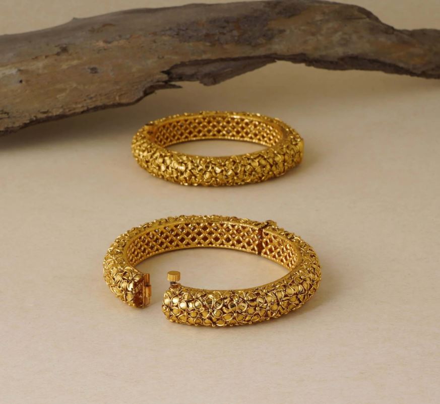 Bangles Design : ब्रेसलेट खरीदने की सोच रहे हैं तो इन डिज़ाइन्स को करे ट्राई, देखे कलेक्शन