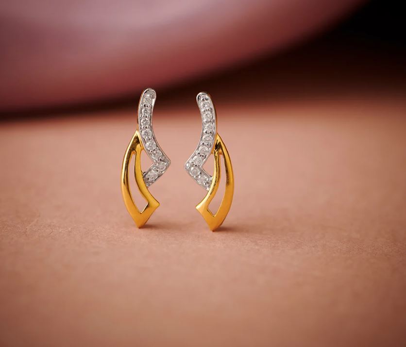 Gold Earring Design : गोल्डन ईयररिंग्स के बेहद खूबसूरत डिजाइन आपको देंगे नया और अनोखा लुक