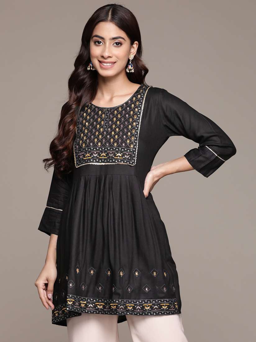Kurti Design : कुर्तियों के बेहद क्लासी डिज़ाइन जो देंगे यूनिक लूक, देखे डिज़ाइन