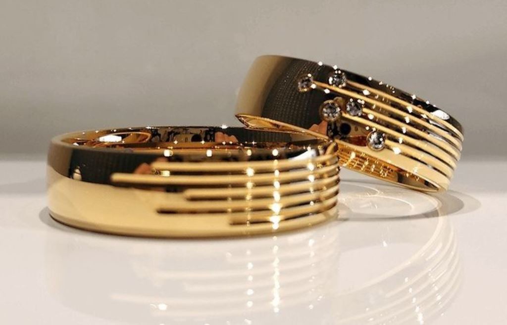 Gold Ring कौन सी ऊंगली मे पहनने से मिलते हैं क्या फायदे? जानिए