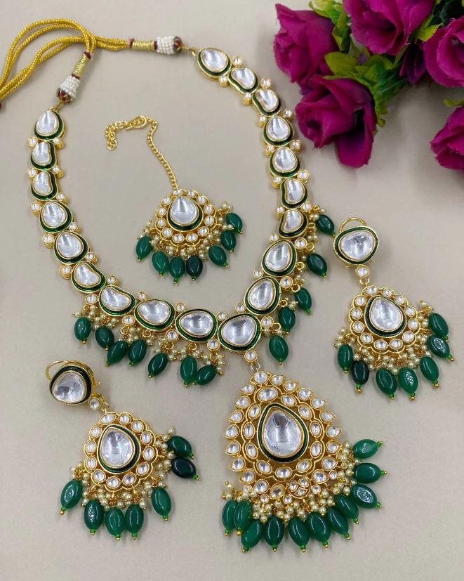 Kundan Necklace Design : शादी, फंक्शन या पार्टी जैसे खास मौकों पर पहनकर जाने के लिए बेस्ट है ये कुन्दन नेकलेस