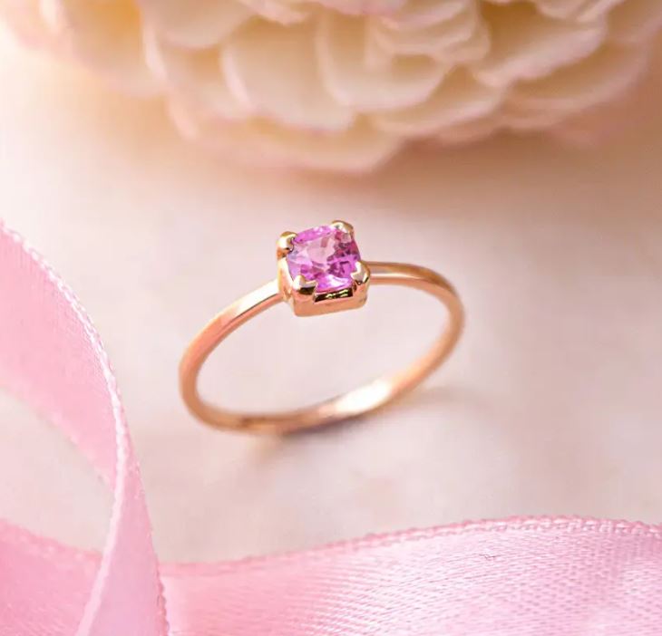Latest Rings Design : हाथों की खूबसूरती बढ़ा देंगी ये सोने की अंगूठी, देखे डिज़ाइन