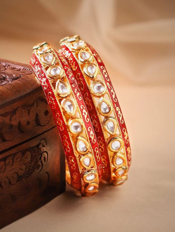 Bangles Design : कंगन के कुछ खूबसूरत और लाजवाब डिजाइन जो आपको देंगे खूबसूरत लुक Red Kundan-Studded Bangles
