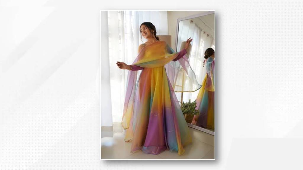 Long Kurti के 3 बेहतरीन डिज़ाइन जो आपको देंगे ट्रेंडी और यूनिक लुक