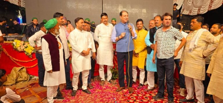 Qawwali started at the shrine of Hazrat Naga Shah Wali (RA), former state minister Mohsin Raza graced the occasion