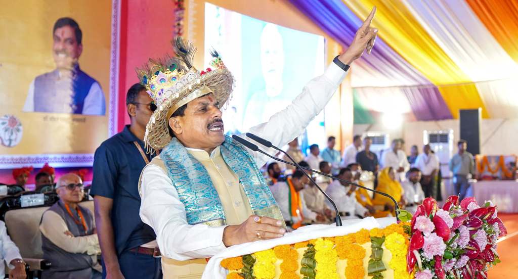 CM का बड़ा ऐलान, लाड़ली बहनों को मिलेगा 1500 रुपए महीना