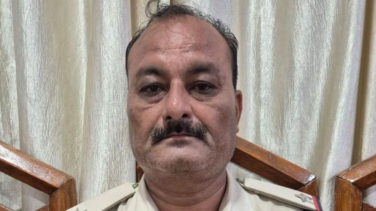 Bribe-taking ASI Kamlesh Tripathi caught red-handed in Sidhi!