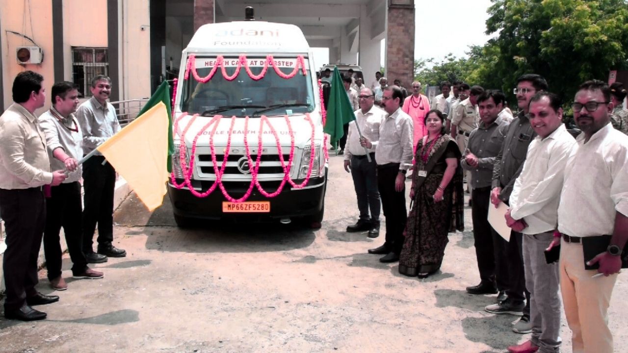 Singrauli Collector flagged off Adani Foundation Medical Unit