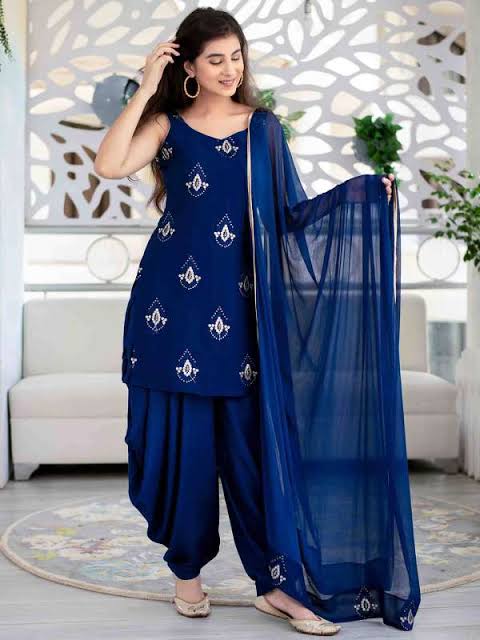 त्योहारों और शादियों के लिए लेटेस्ट Patiala Suit डिज़ाइन्स, एथनिक लुक में स्टाइलिश अंदाज़