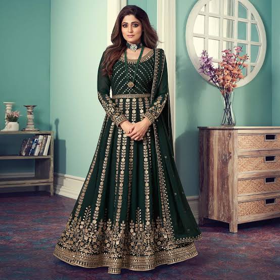 Trendy Gown Designs: शादी पार्टी में पहनने के लिए बेस्ट ऑप्शन है ये Gown, देखे लेटेस्ट डिजाइन