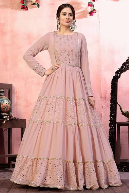 Trendy Gown Designs: शादी पार्टी में पहनने के लिए बेस्ट ऑप्शन है ये Gown, देखे लेटेस्ट डिजाइन