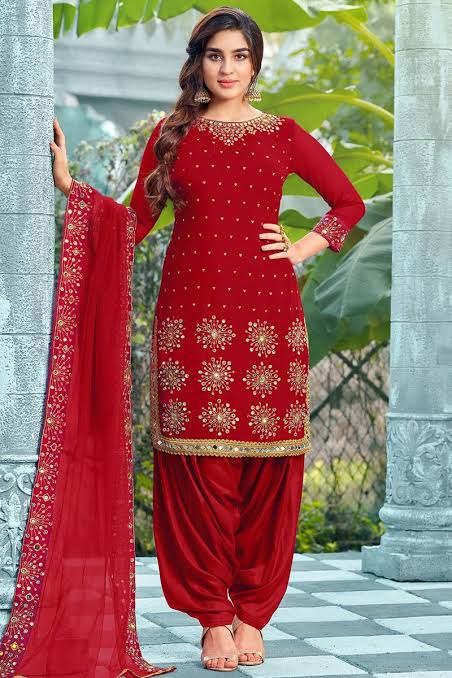 त्योहारों और शादियों के लिए लेटेस्ट Patiala Suit डिज़ाइन्स, एथनिक लुक में स्टाइलिश अंदाज़