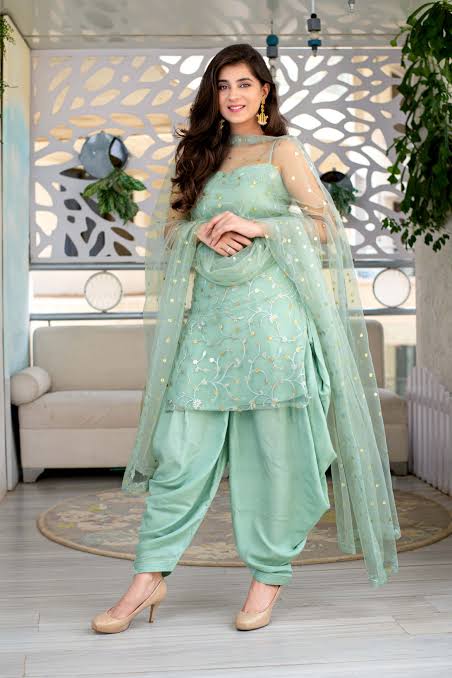 त्योहारों और शादियों के लिए लेटेस्ट Patiala Suit डिज़ाइन्स, एथनिक लुक में स्टाइलिश अंदाज़