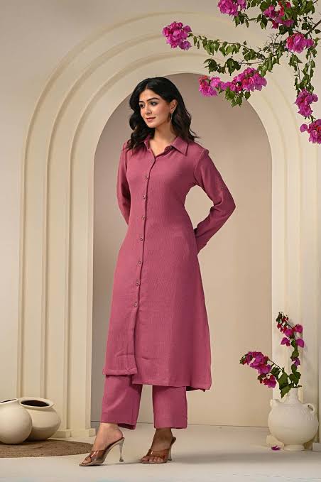 Latest Kurta Pant Design: रोज़ाना पहनने के लिए आरामदायक और स्टाइलिश सेट्स, देखे डिजाइन