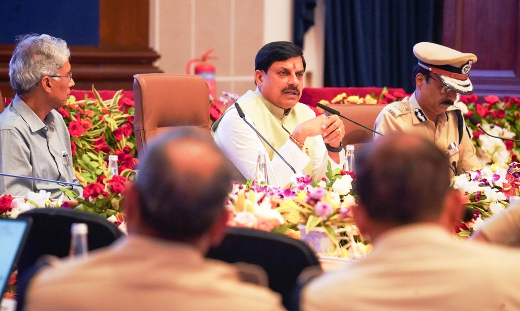सभी अधिकारी दो दिन क्षेत्र में जाएंगें और रात्रि भी विश्राम करेंगे-सीएम
