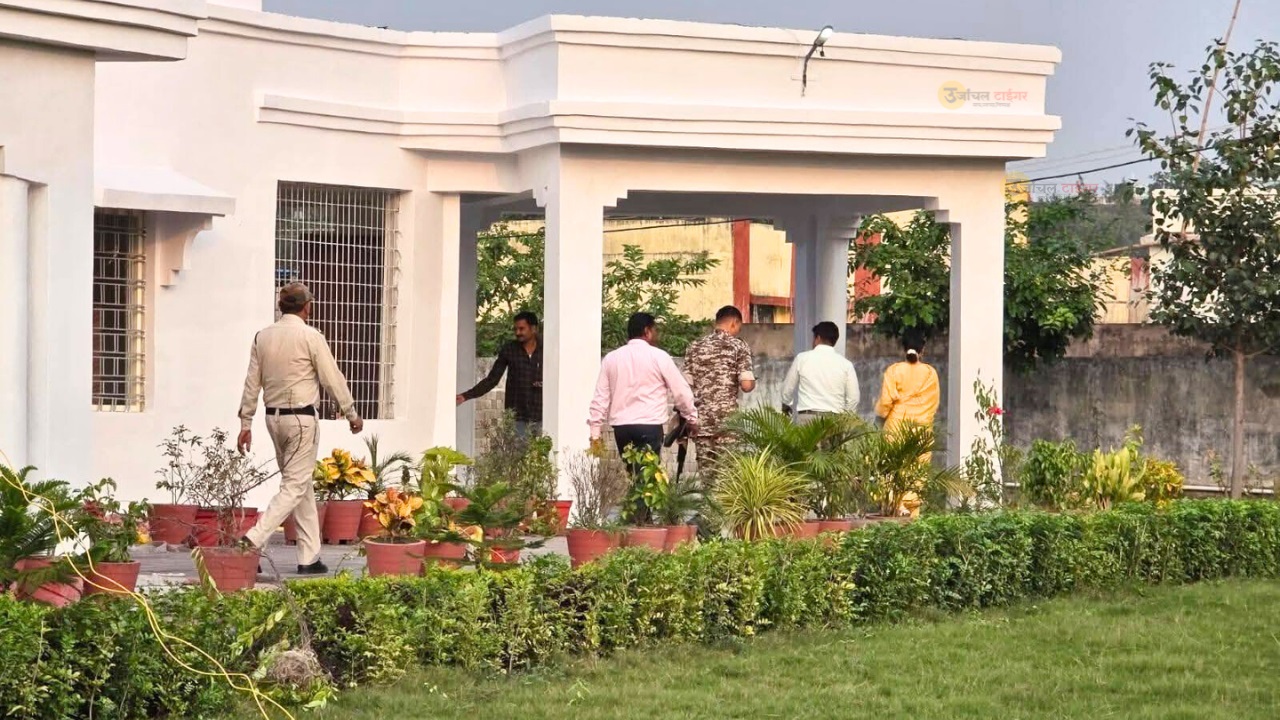 एनटीपीसी छोड़ जनता के बीच पहुंचे कलेक्टर बैनल