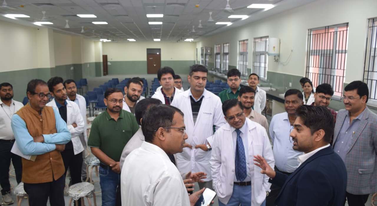 Collector Gaurav Bainal inspected the medical college.