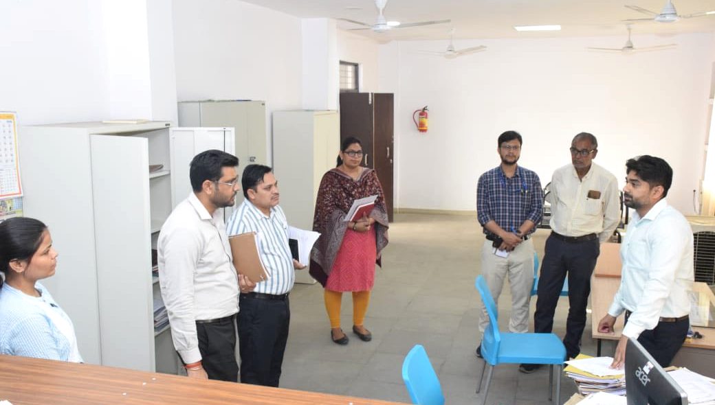 कलेक्टर ने राजस्व न्यायालय कोर्ट बैढ़न एवं पंजरेह का किया निरीक्षण