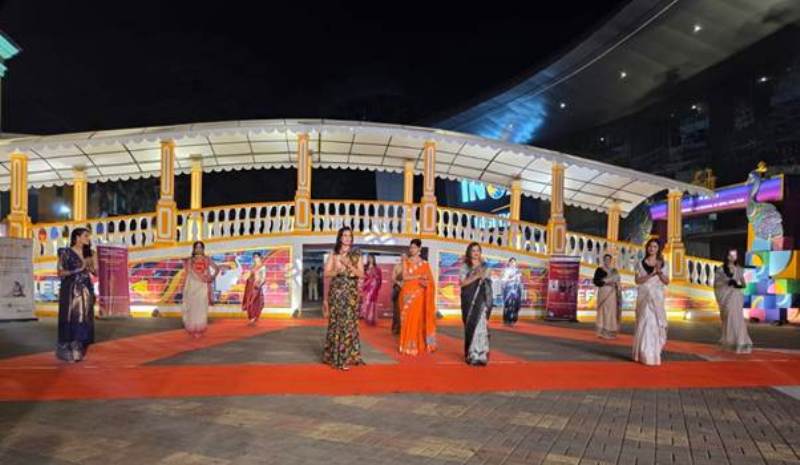 IFFI 2025 में ‘हैंडलूम साड़ी इन मोशन’ शो ने दिखाई परंपरा और सिनेमा की झलक