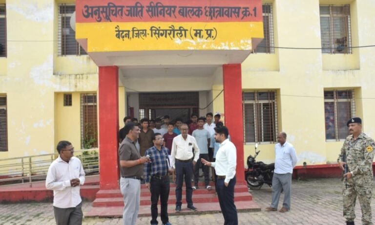 छात्रावास में अव्यवस्था मिलने पर अधिकारियों को कारण बताओ नोटिस जारी-कलेक्टर
