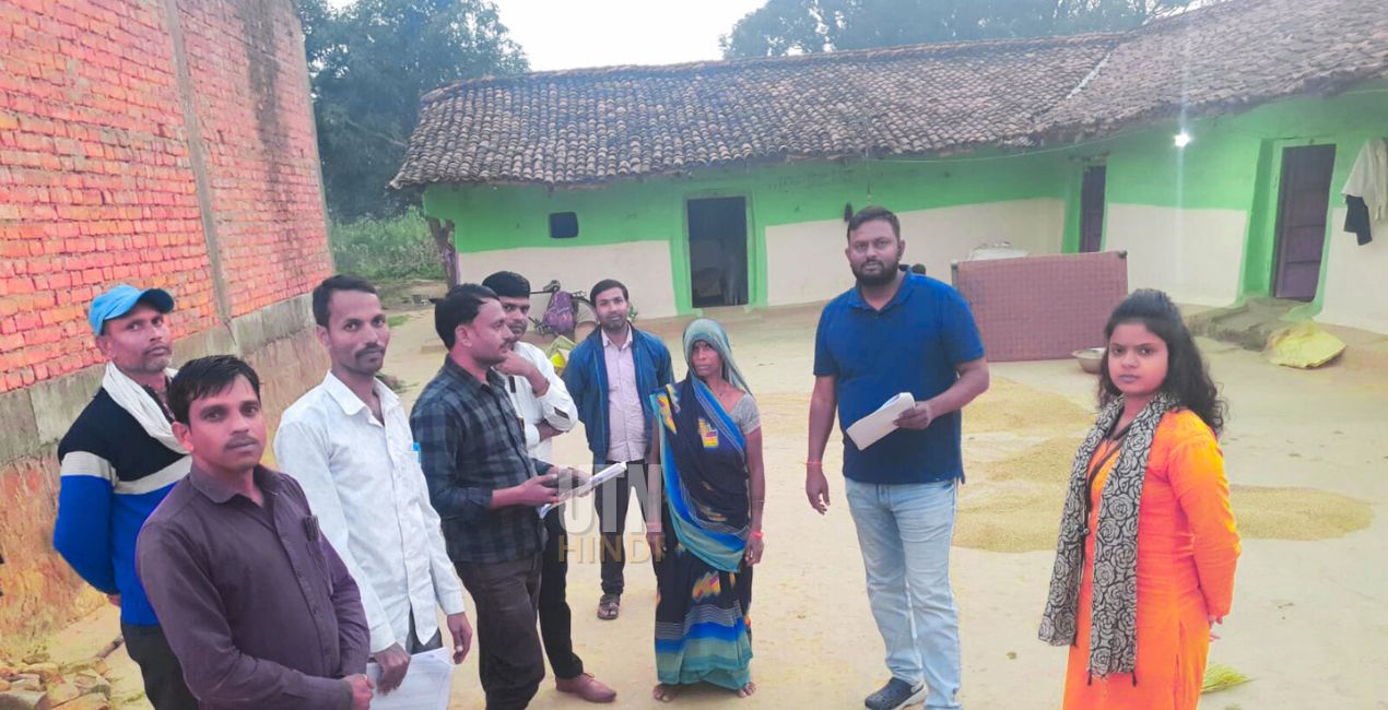 In Singrauli, BLOs are going door to door to distribute census forms.