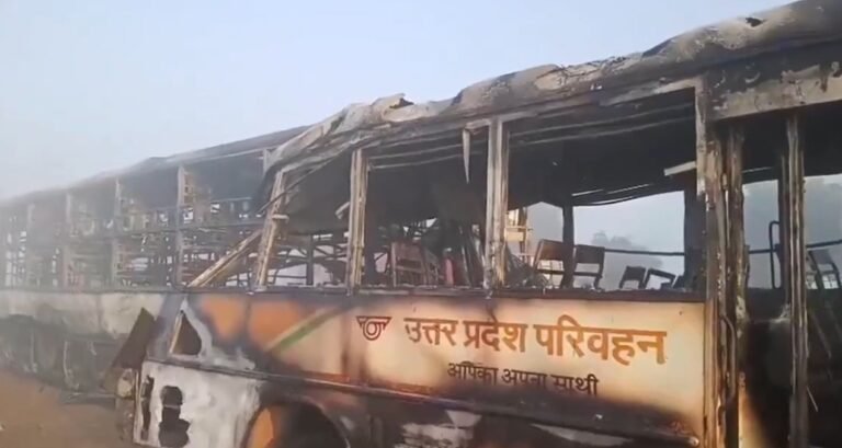 Yamuna Expressway Accident Video : घने कोहरे में भीषण टक्कर, 7 बसों व 2 कारों में आग, 13 की मौत