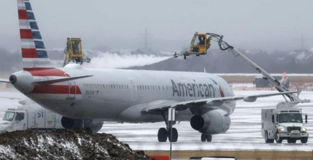 अमेरिका विंटर स्टॉर्म: 13,000 फ्लाइट्स कैंसिल, जॉर्जिया-न्यूयॉर्क में अलर्ट