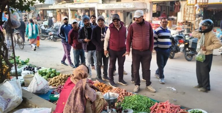 सिंगरौली में सब्जी-फल विक्रेताओं पर गिरी गाज़