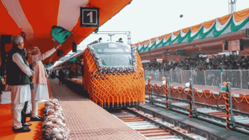 भारत की पहली वंदे भारत स्लीपर लॉन्च, हवाई जहाज जैसा कम्फर्ट,180 kmph स्पीड!