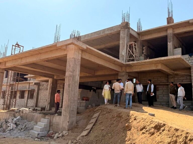 बरगवां में 50 बेड सिविल अस्पताल का कलेक्टर ने किया निरीक्षण
